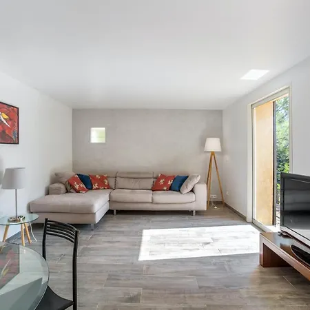 Confortable à Avec Piscine Privée