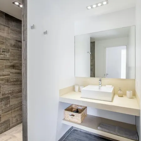 Confortable à Avec Piscine Privée